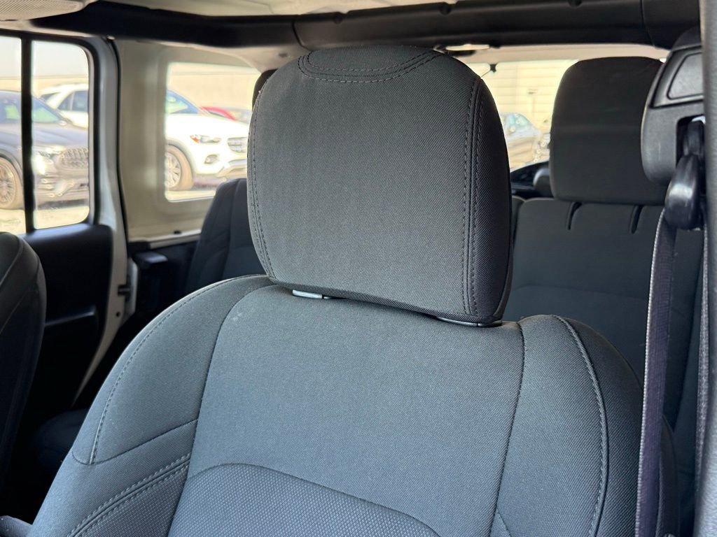 Used 2018 Jeep Wrangler Unlimited Sport S image 2