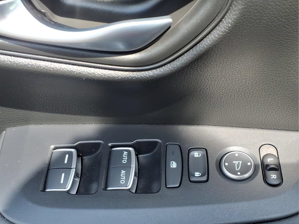 Used 2025 Honda HR-V Sport image 18