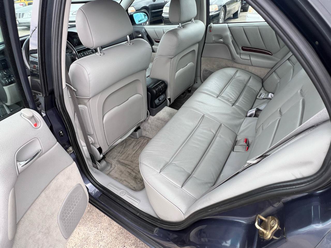 Used 1997 Cadillac Catera RWD image 36