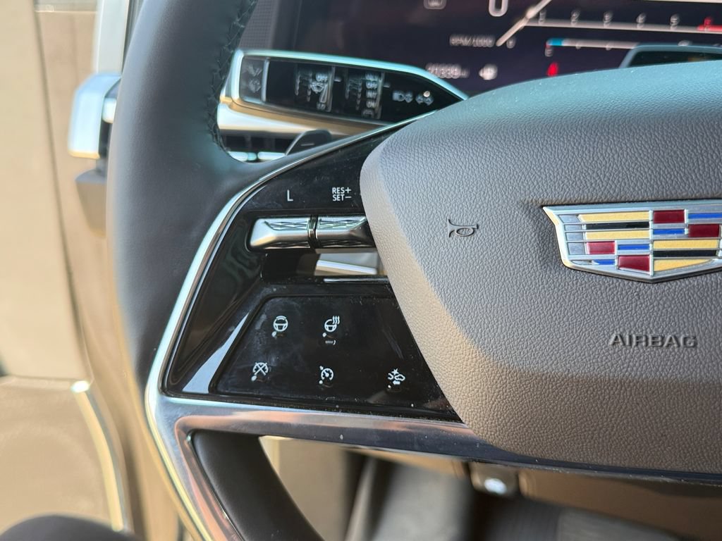 Used 2025 Cadillac Escalade Premium Luxury AWD/4WD image 16