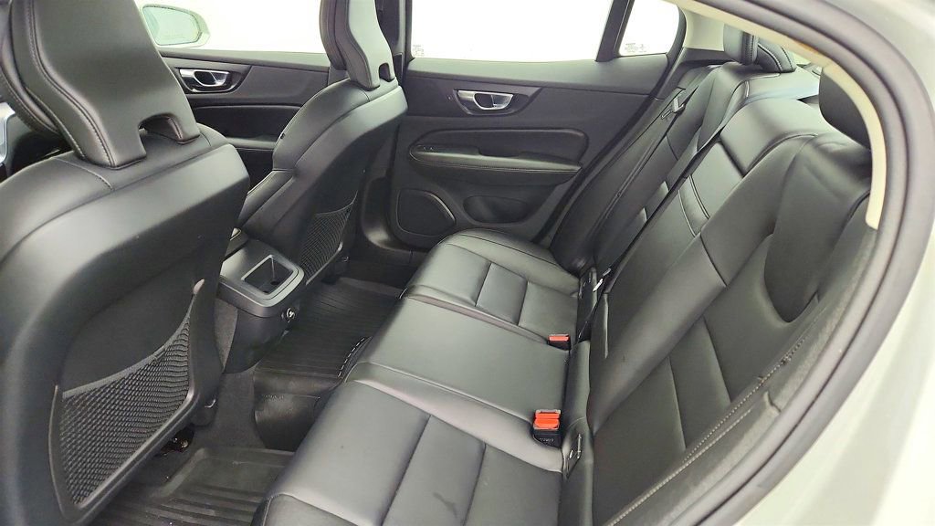 Used 2020 Volvo S60 T5 Momentum w/ Protection Package image 21