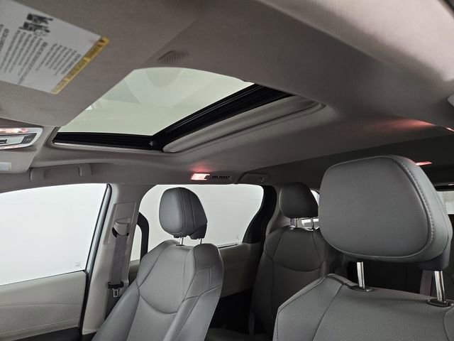 Used 2024 Toyota Sienna XLE image 32
