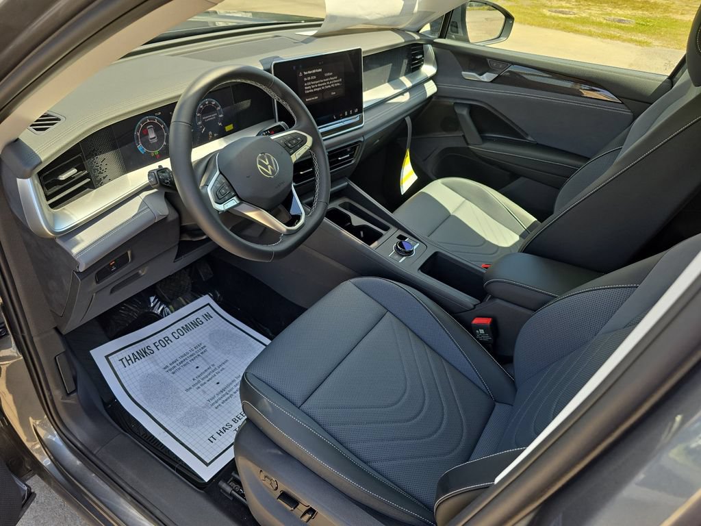 New 2026 Volkswagen Tiguan SE FWD image 13