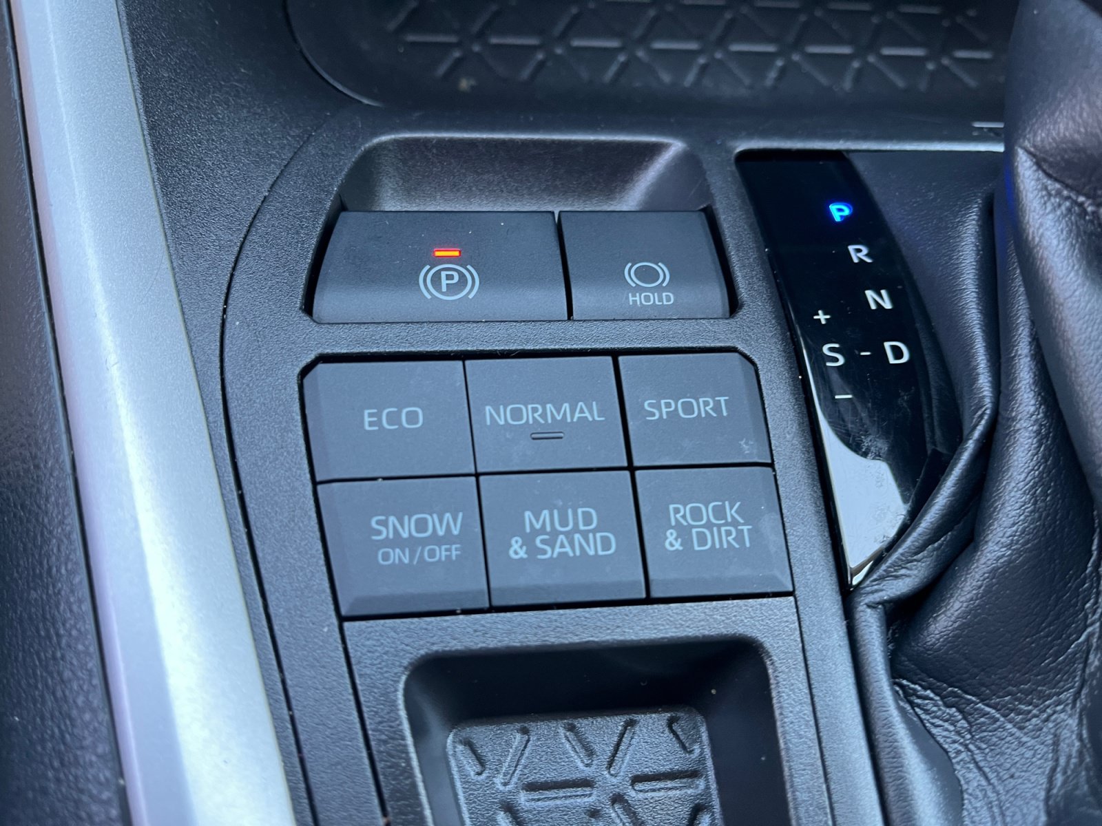 Used 2022 Toyota RAV4 XLE AWD/4WD image 31
