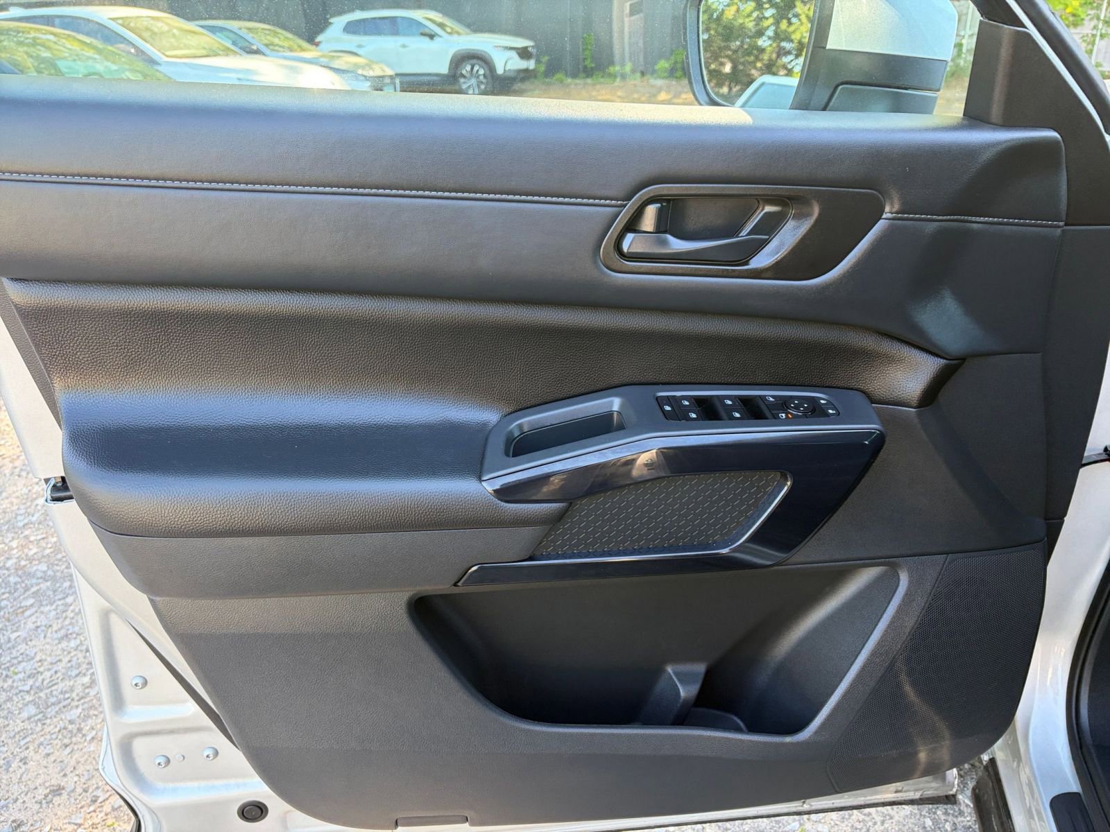 Used 2025 Nissan Pathfinder SV FWD image 18
