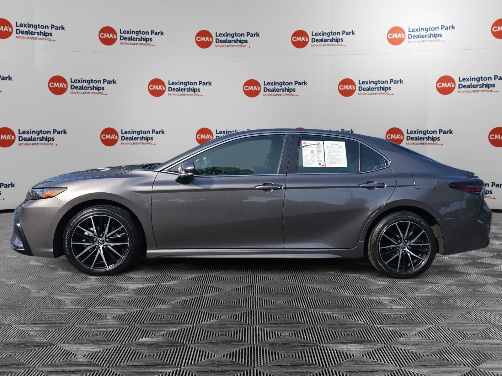 Used 2024 Toyota Camry SE FWD image 4