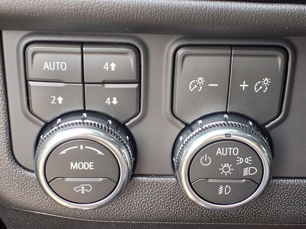 New 2026 GMC Yukon XL AT4 w/ AT4 Premium Plus Package image 10