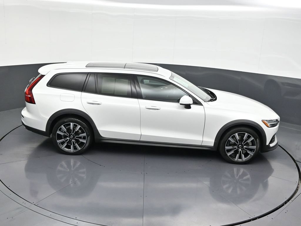 Certified 2022 Volvo V60 T5 Cross Country w/ Climate Package image 22
