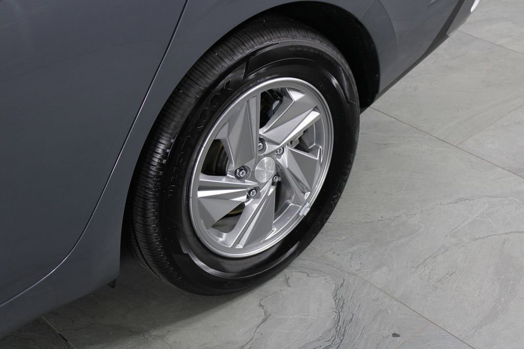 Certified 2026 Hyundai Elantra SE FWD image 13