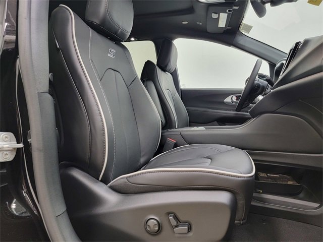 New 2026 Chrysler Pacifica Limited w/ S Appearance Package image 19