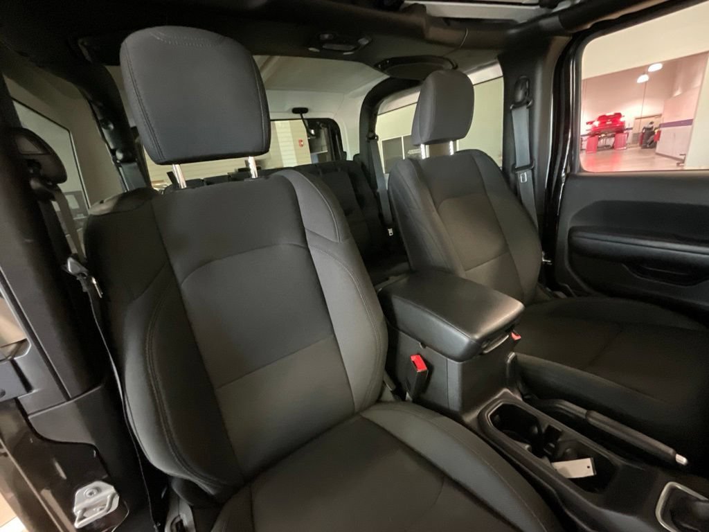 Used 2018 Jeep Wrangler Sport AWD/4WD image 19