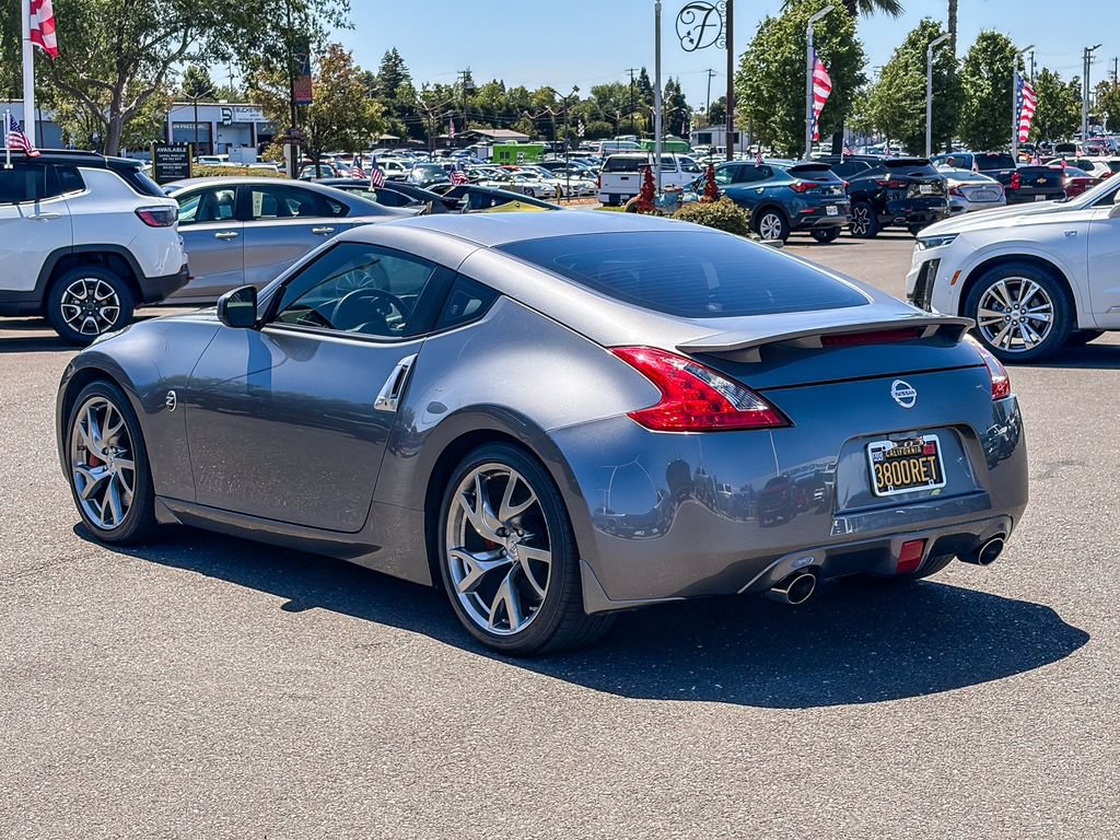 Used 2016 Nissan 370Z Coupe RWD image 2