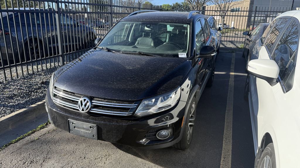 Used 2017 Volkswagen Tiguan SEL AWD/4WD image 2