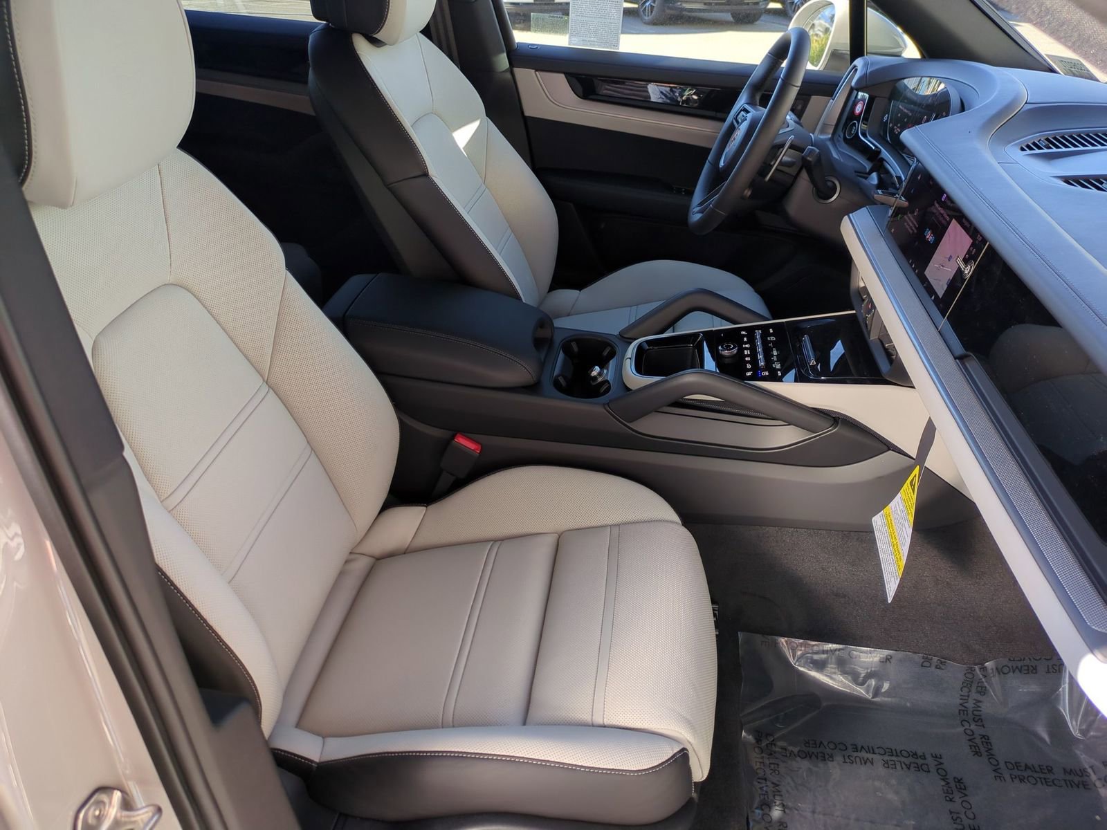 Used 2026 Porsche Cayenne image 25