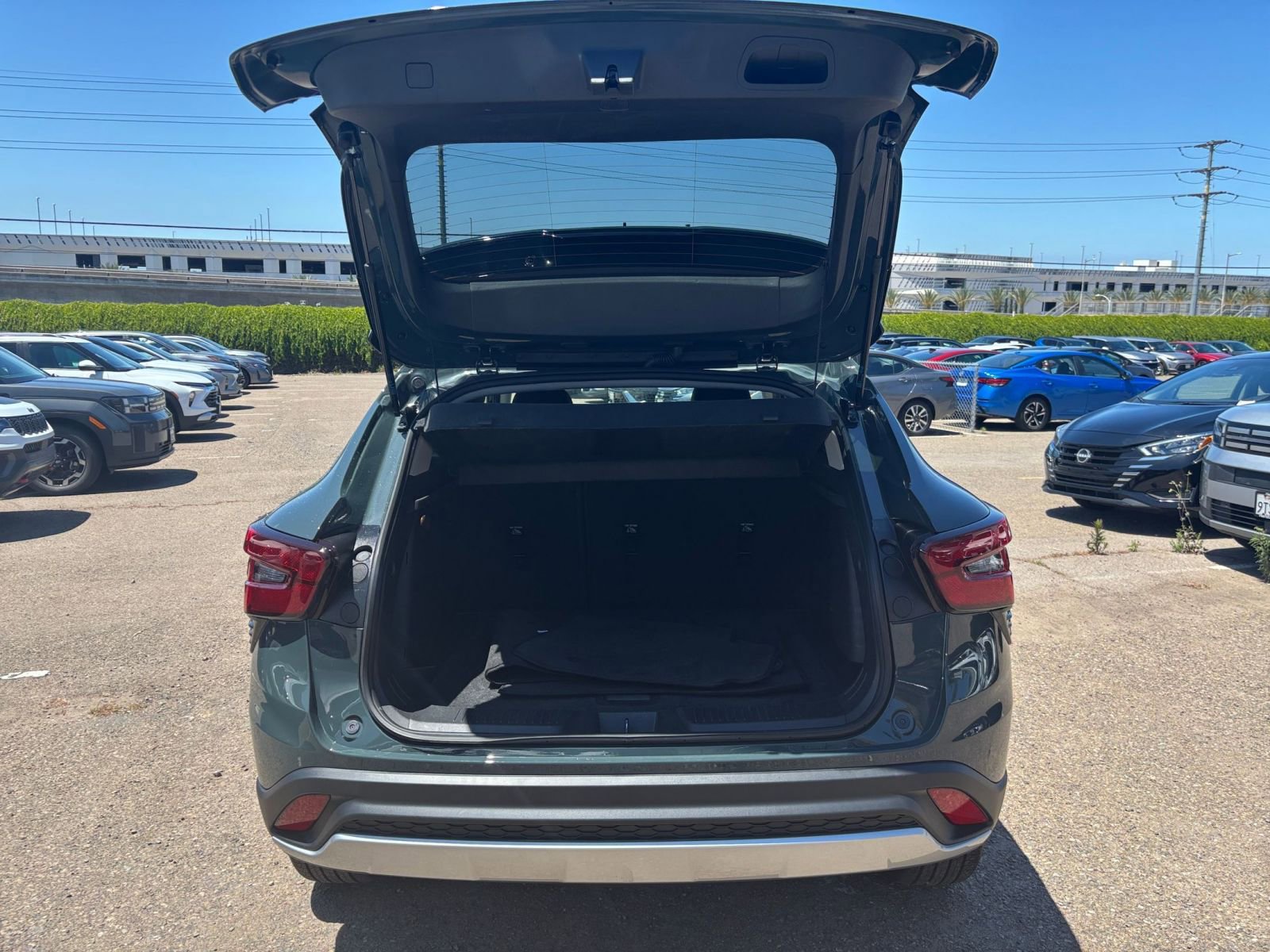 Used 2025 Chevrolet Trax LT FWD image 30