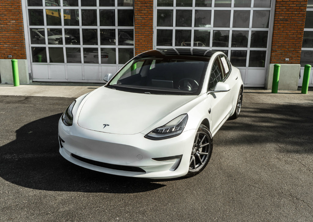 Used 2020 Tesla Model 3 Standard Range Plus RWD image 2