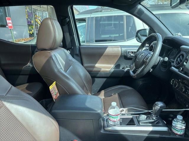 Used 2021 Toyota Tacoma Limited image 7