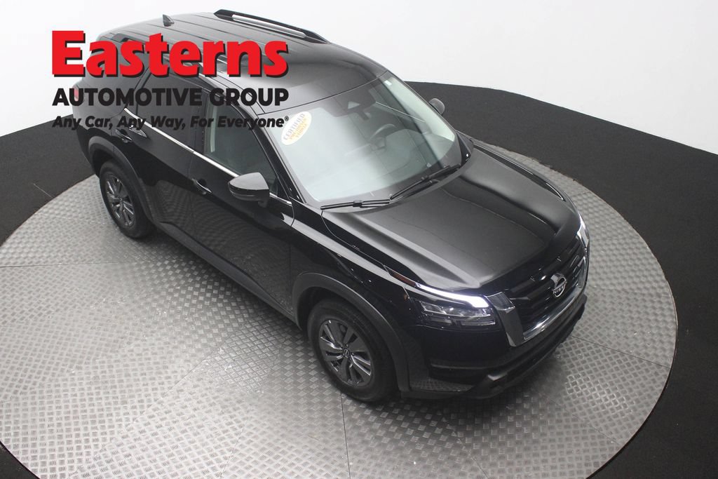 Used 2025 Nissan Pathfinder SV FWD image 3