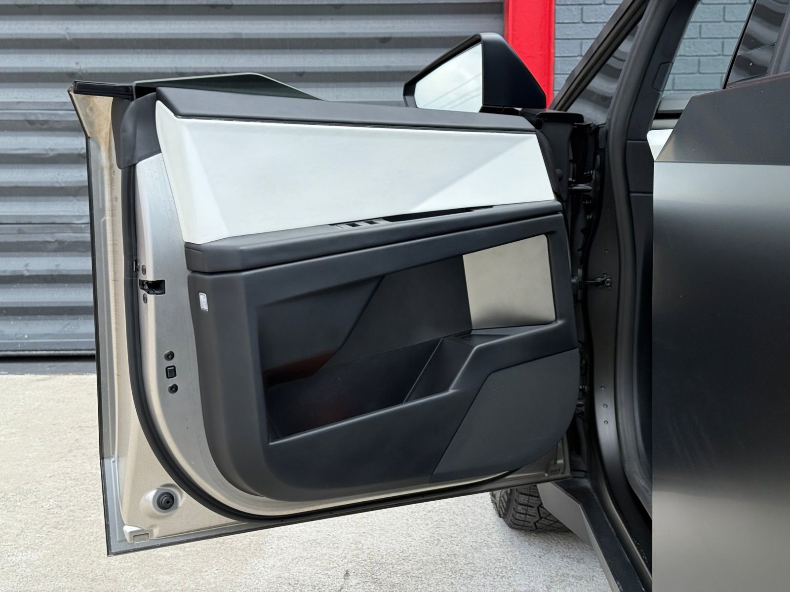 Used 2024 Tesla Cybertruck AWD Crew Cab image 15