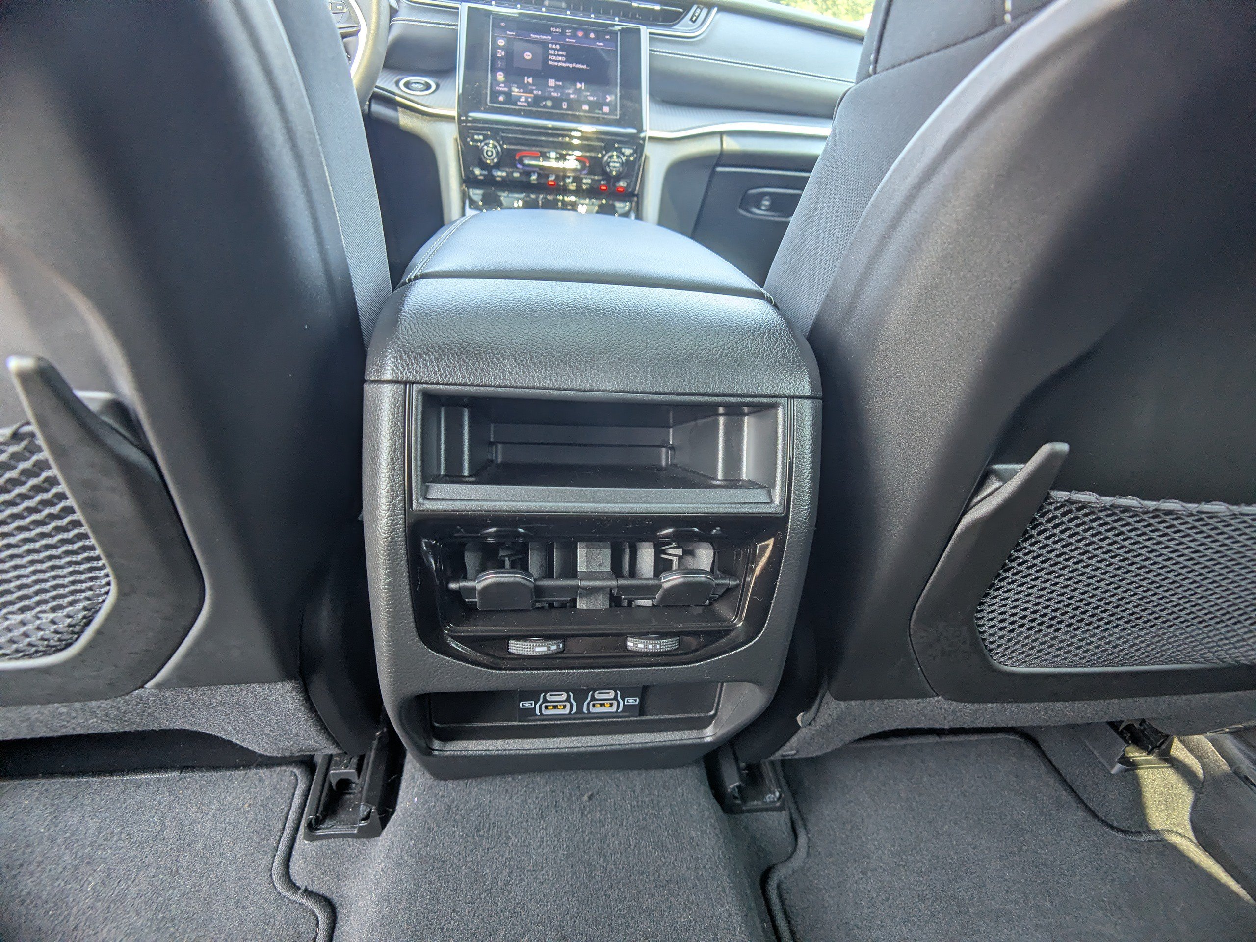 Used 2023 Jeep Grand Cherokee Laredo AWD/4WD image 15
