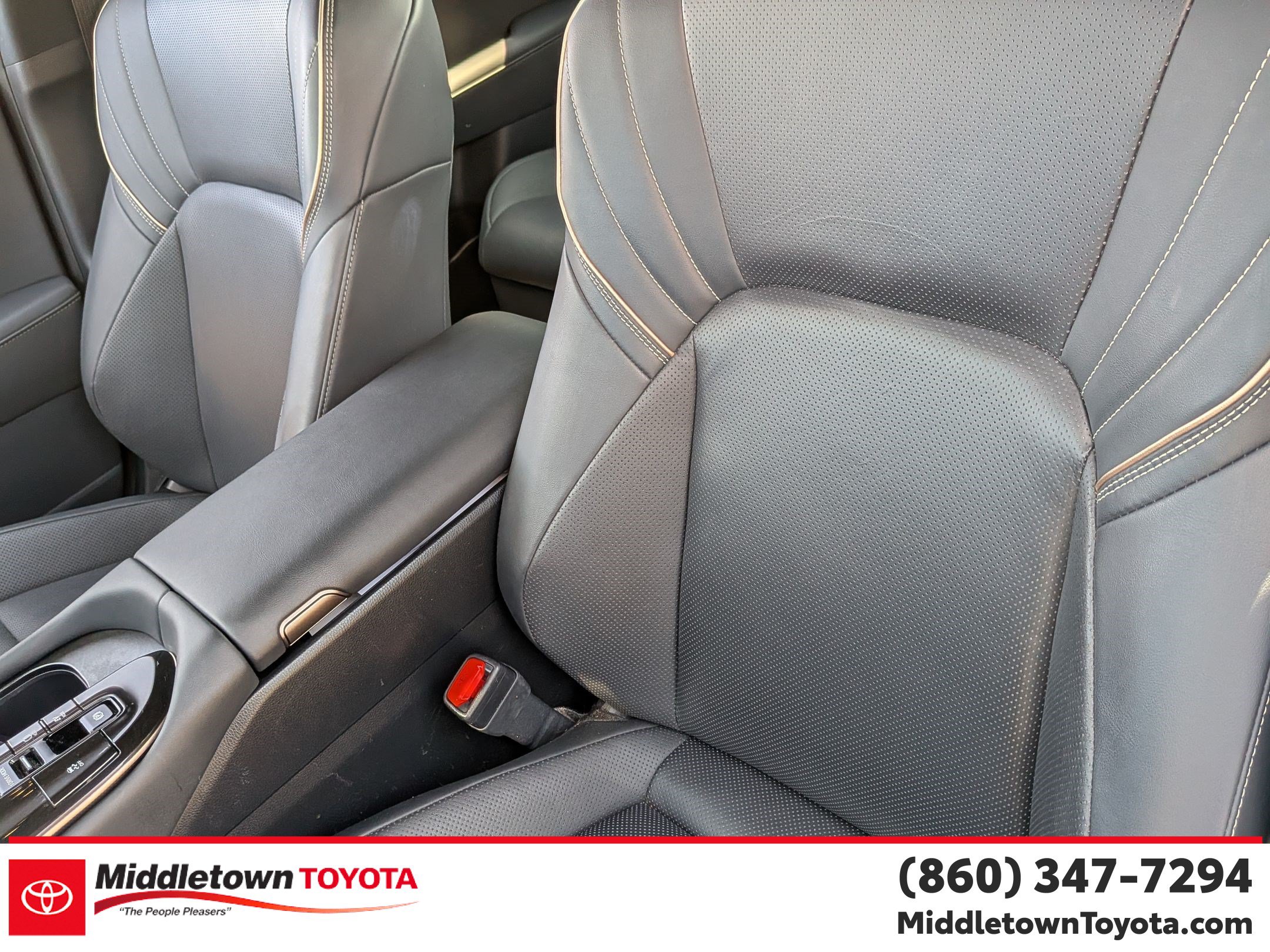 Certified 2025 Toyota Crown AWD/4WD image 13