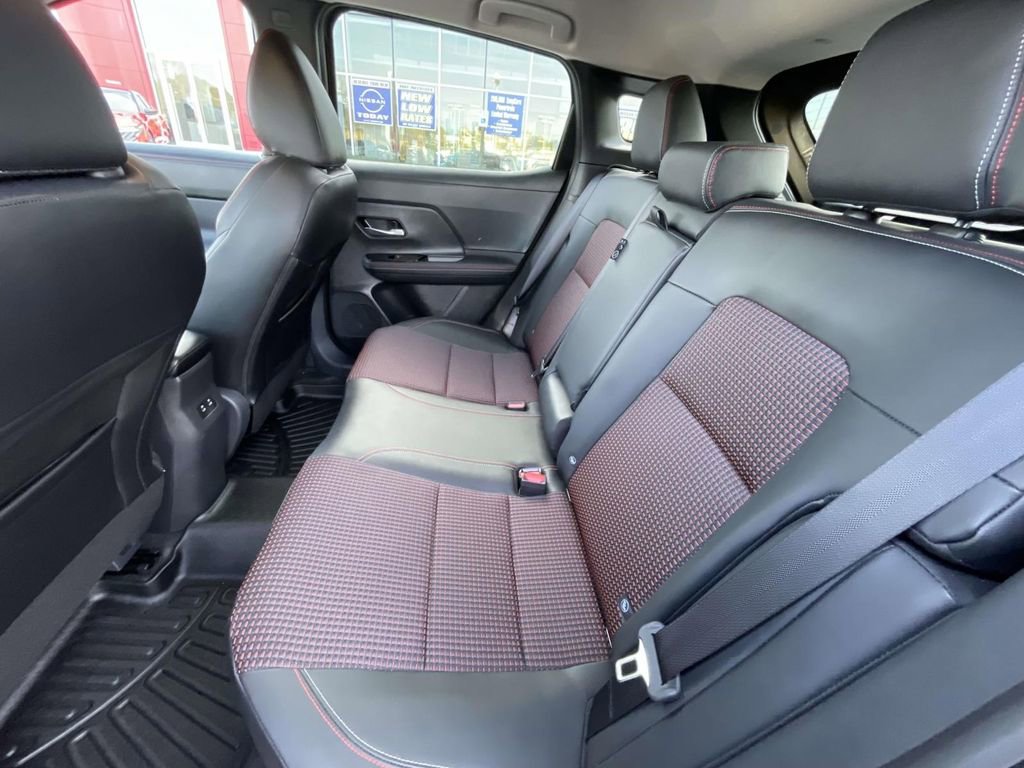 Used 2025 Nissan Kicks SR image 11