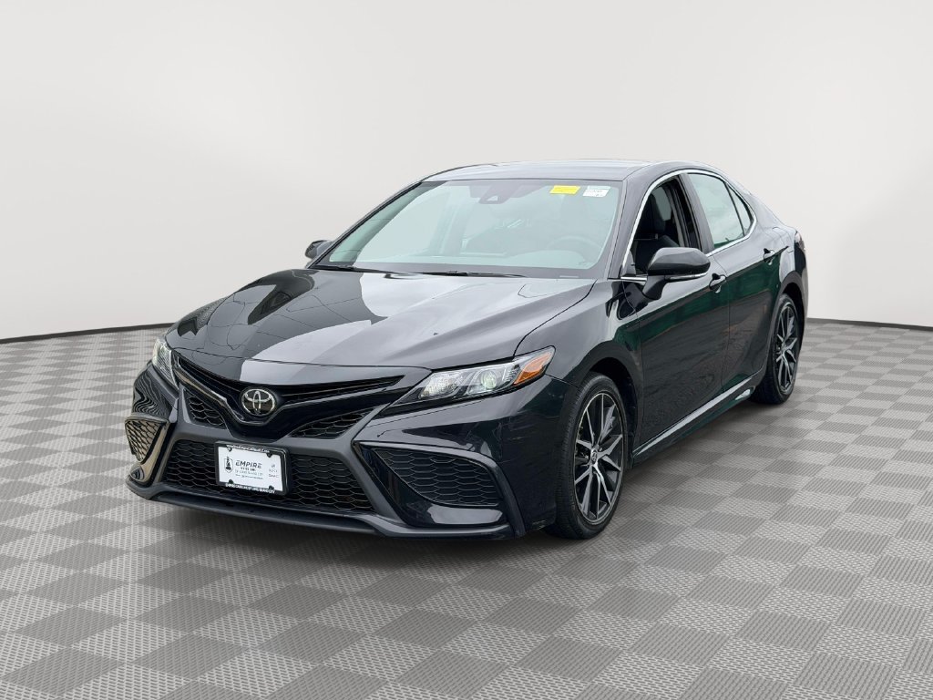 Used 2023 Toyota Camry SE FWD image 3