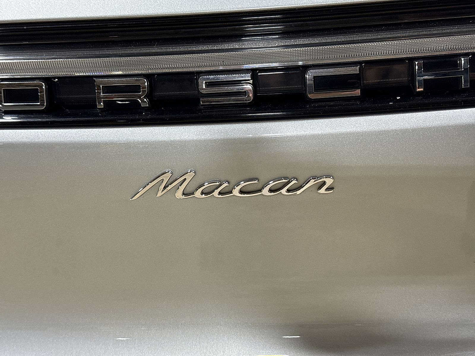 Used 2023 Porsche Macan Turbo AWD/4WD image 26