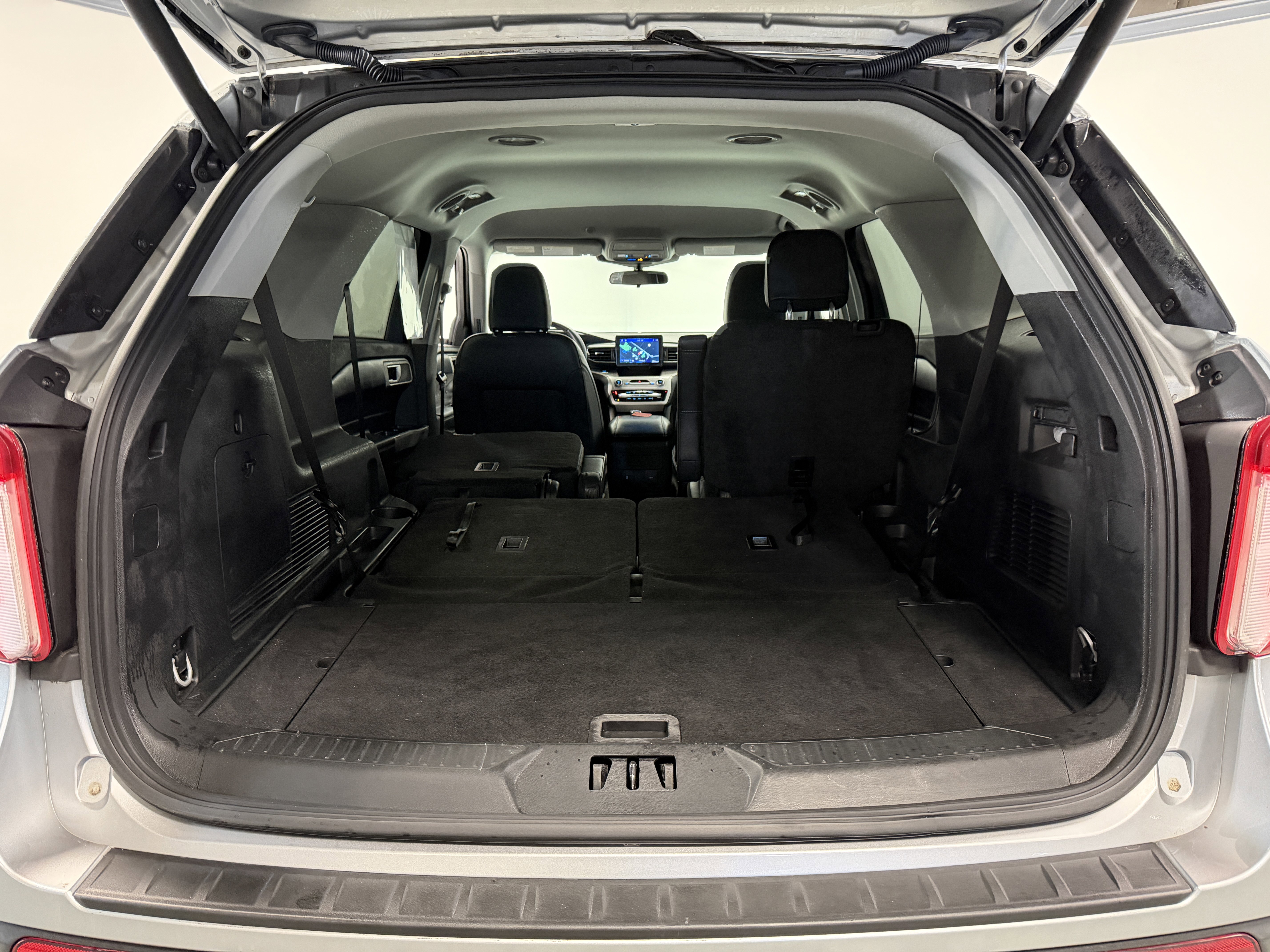 Used 2023 Ford Explorer XLT w/ Equipment Group 202A image 29