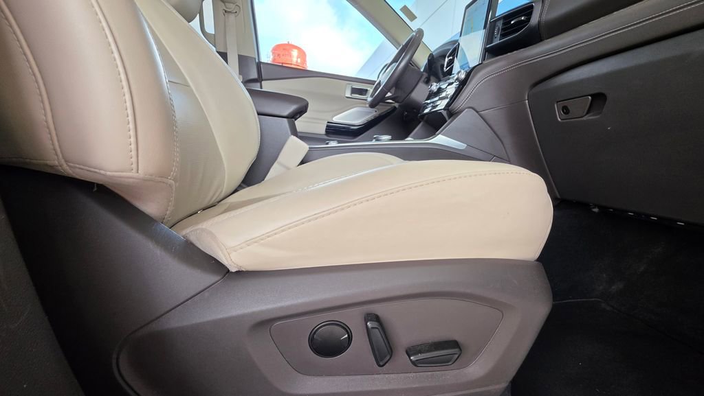 Used 2023 Ford Explorer Platinum w/ Technology Package AWD/4WD image 84