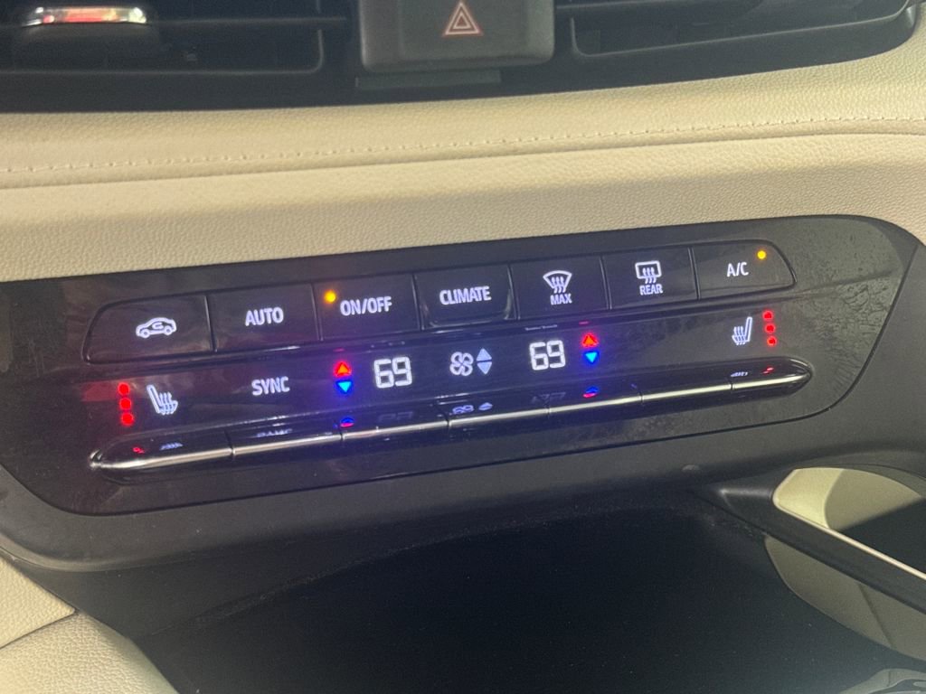 Used 2021 Buick Envision Essence FWD image 32
