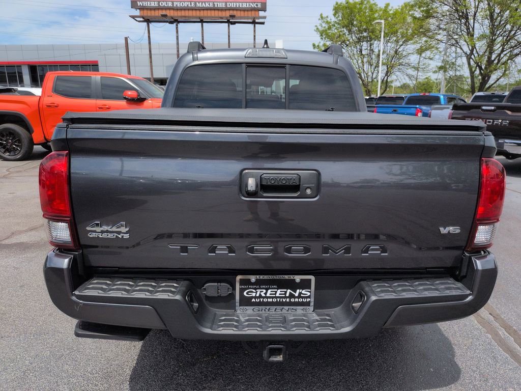 Used 2022 Toyota Tacoma SR AWD/4WD image 4