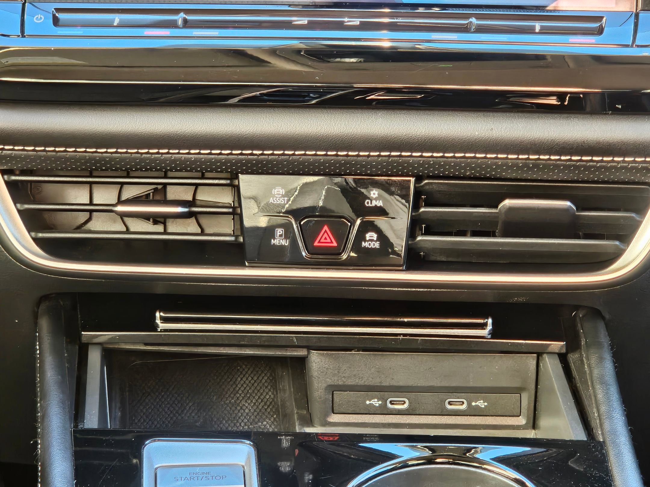 Used 2024 Volkswagen Atlas SE image 13