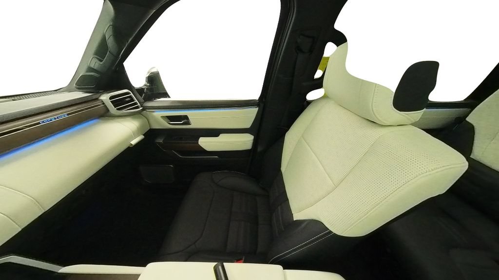 Used 2024 Toyota Sequoia Capstone AWD/4WD image 34