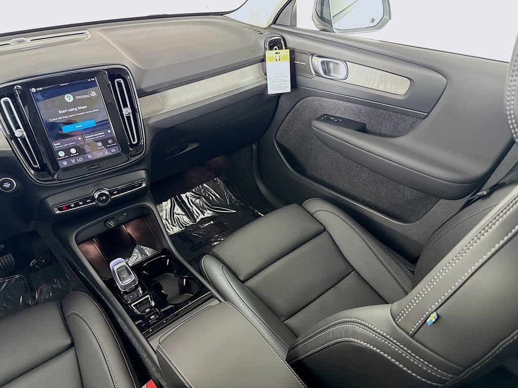 New 2026 Volvo XC40 B5 Ultra w/ Climate Package image 23