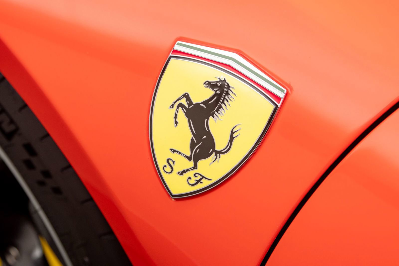 Used 2025 Ferrari SF90 Spider image 18