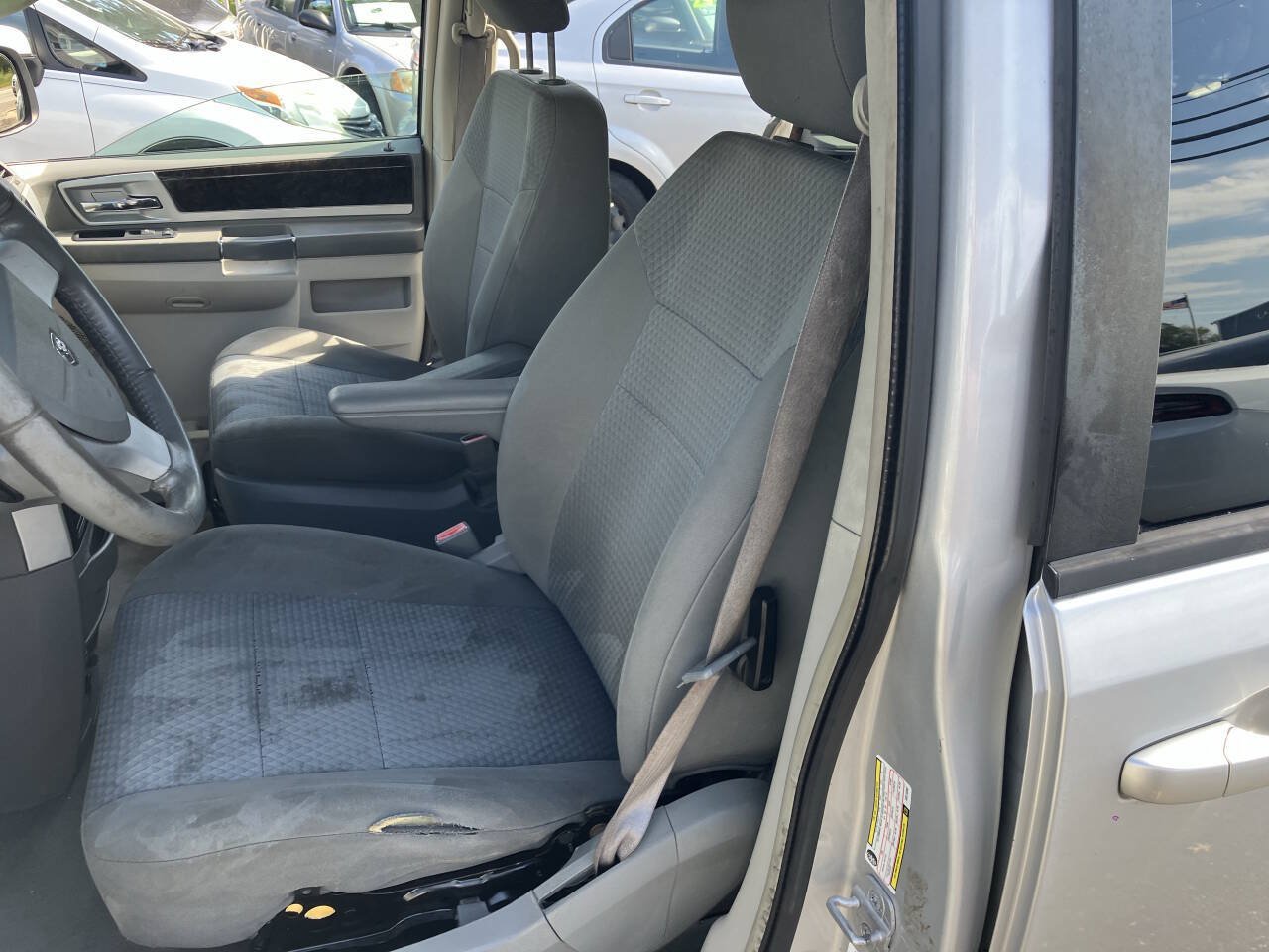 Used 2010 Dodge Grand Caravan SXT FWD image 22