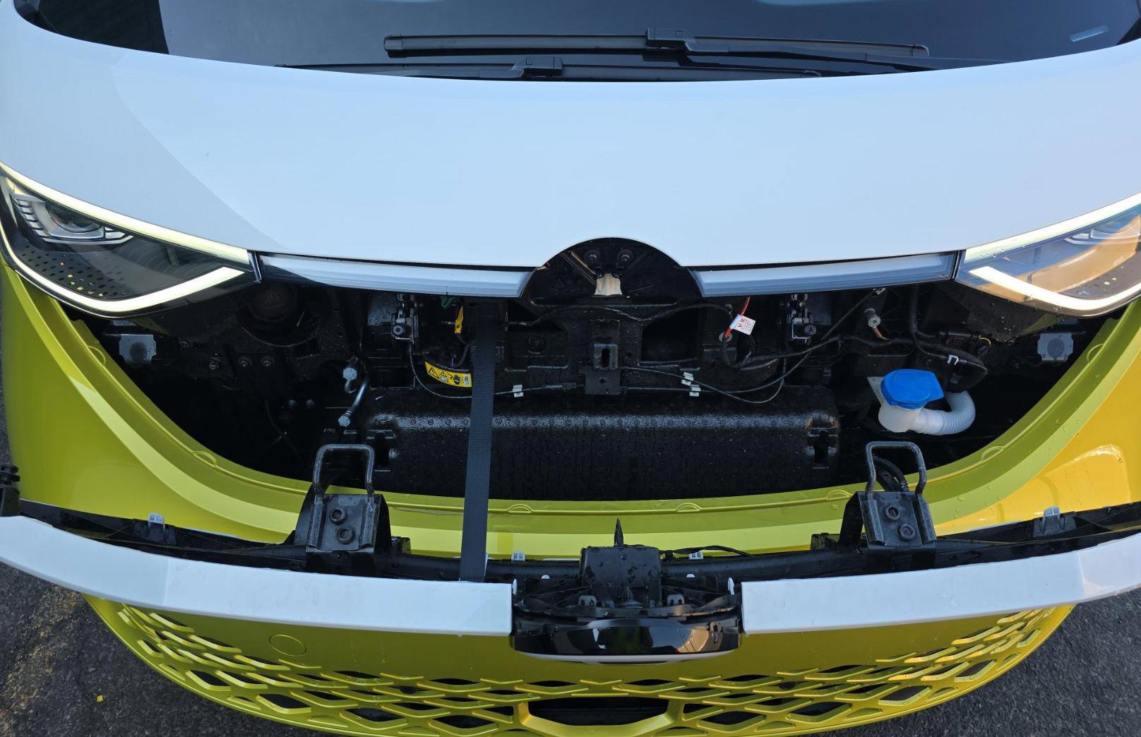 Used 2025 Volkswagen ID. Buzz Pro S Plus AWD/4WD image 17