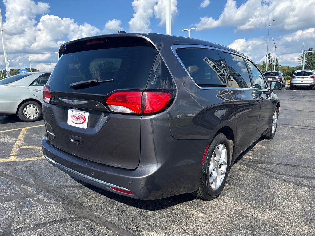 Used 2019 Chrysler Pacifica Touring Plus w/ Tire & Wheel Group FWD image 5