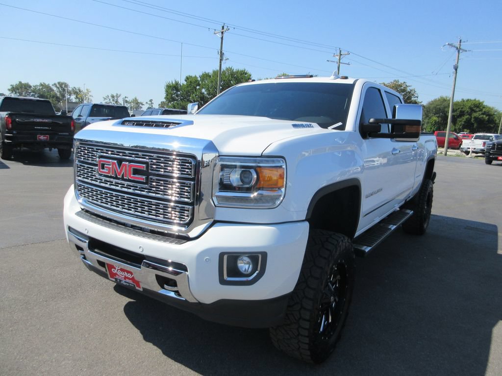 Used 2019 GMC Sierra 2500 Denali w/ Duramax Plus Package AWD/4WD image 13