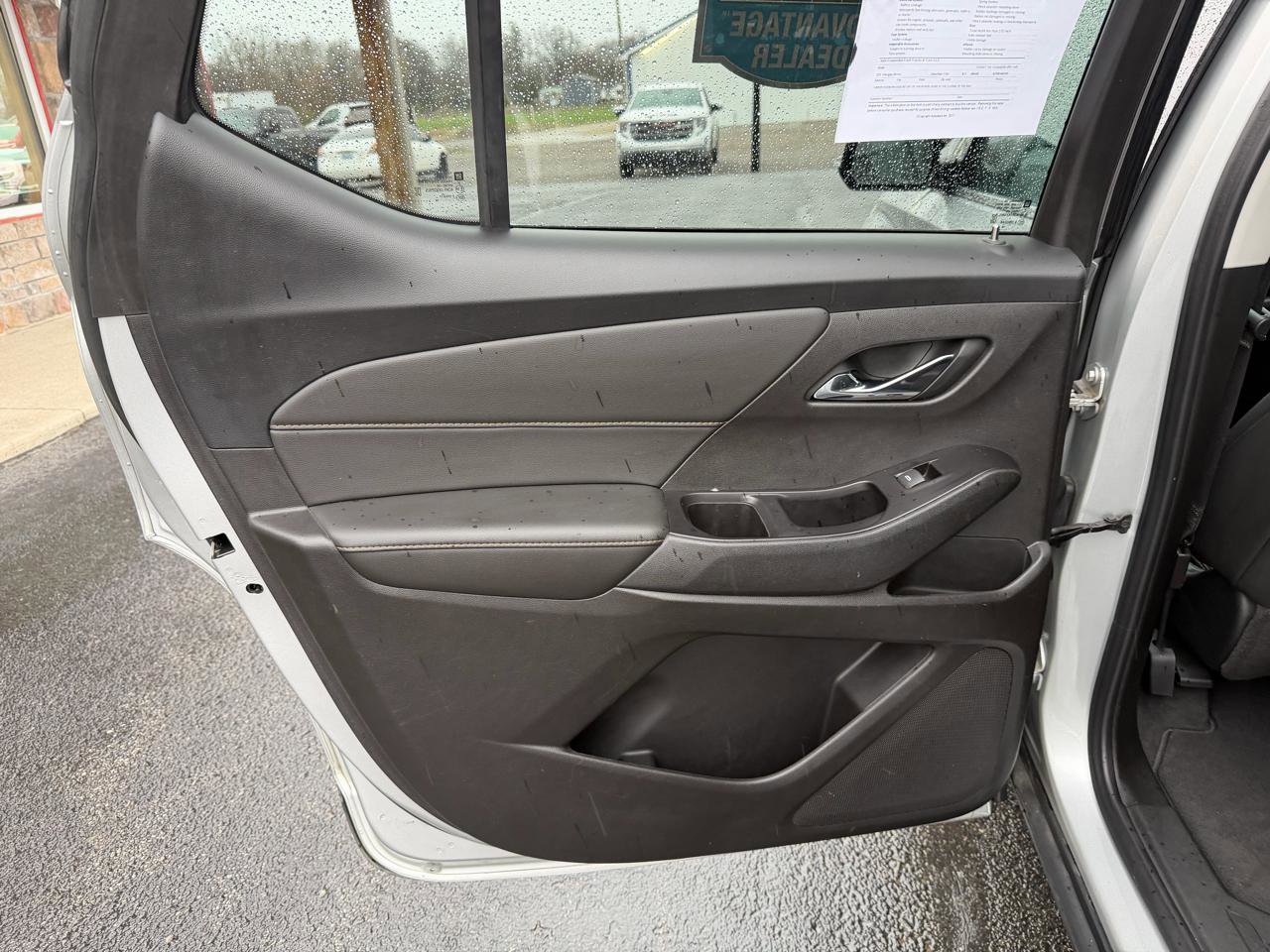 Used 2020 Chevrolet Traverse LT image 17