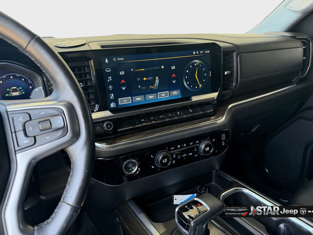 Used 2023 Chevrolet Silverado 1500 LT Trail Boss AWD/4WD image 18