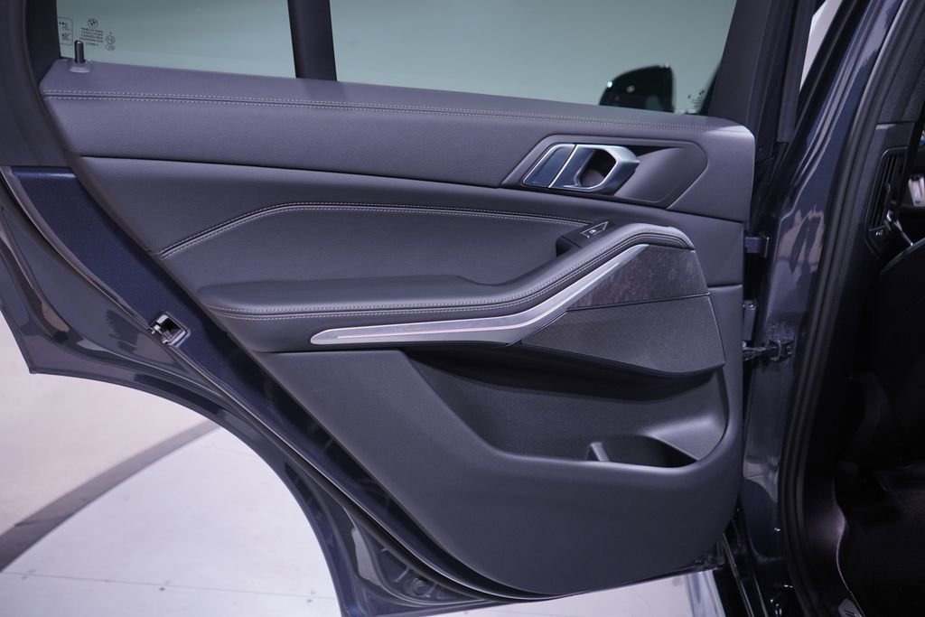 Used 2022 BMW X5 xDrive40i w/ M Sport Package image 15