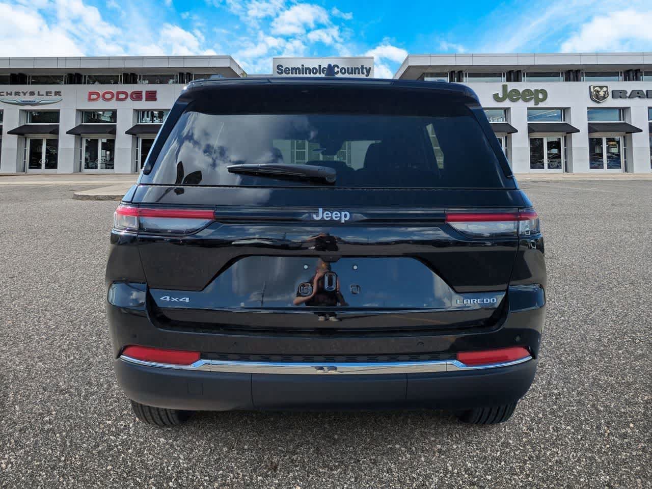 New 2026 Jeep Grand Cherokee Laredo X AWD/4WD image 7