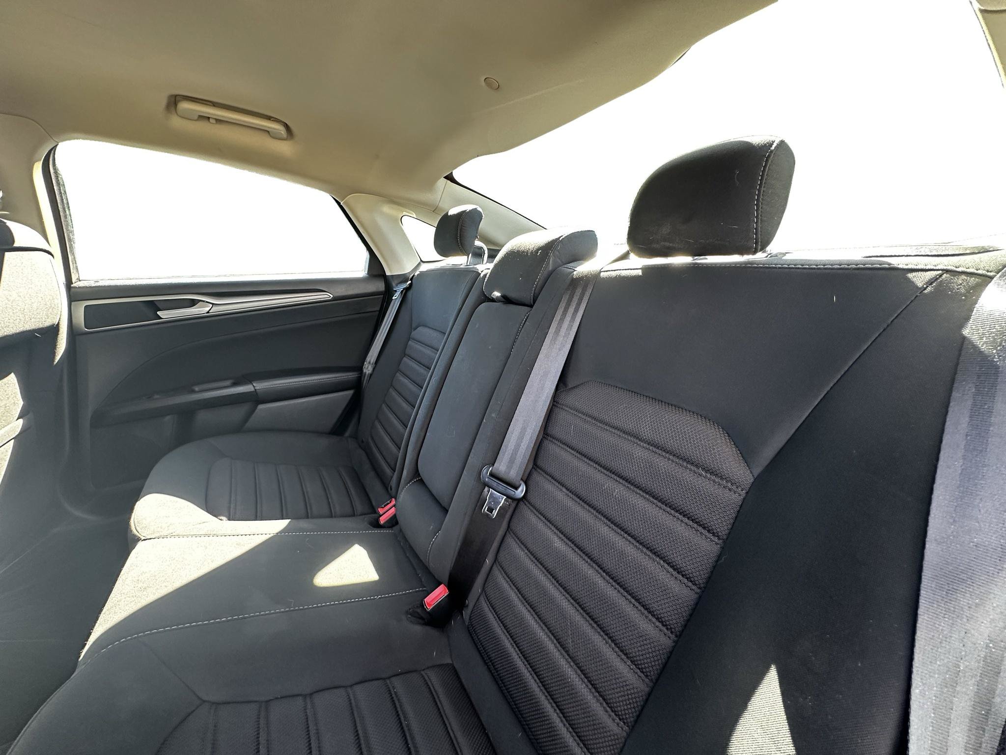 Used 2018 Ford Fusion SE FWD image 21