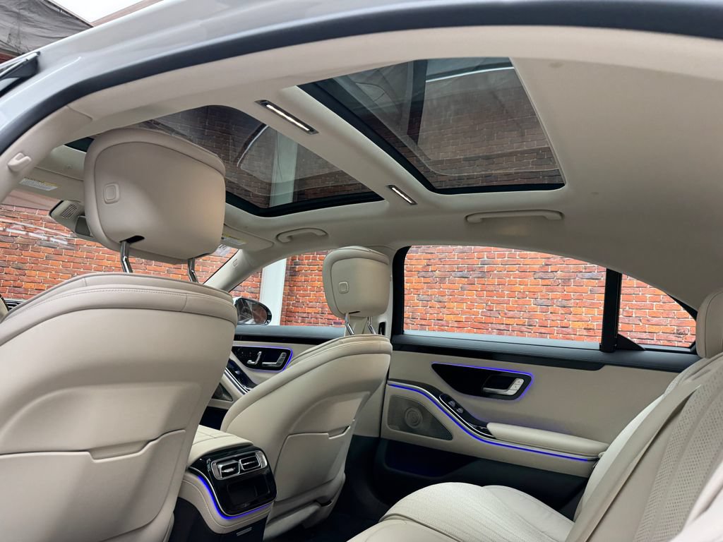 Used 2024 Mercedes-Benz S 500 4MATIC image 3