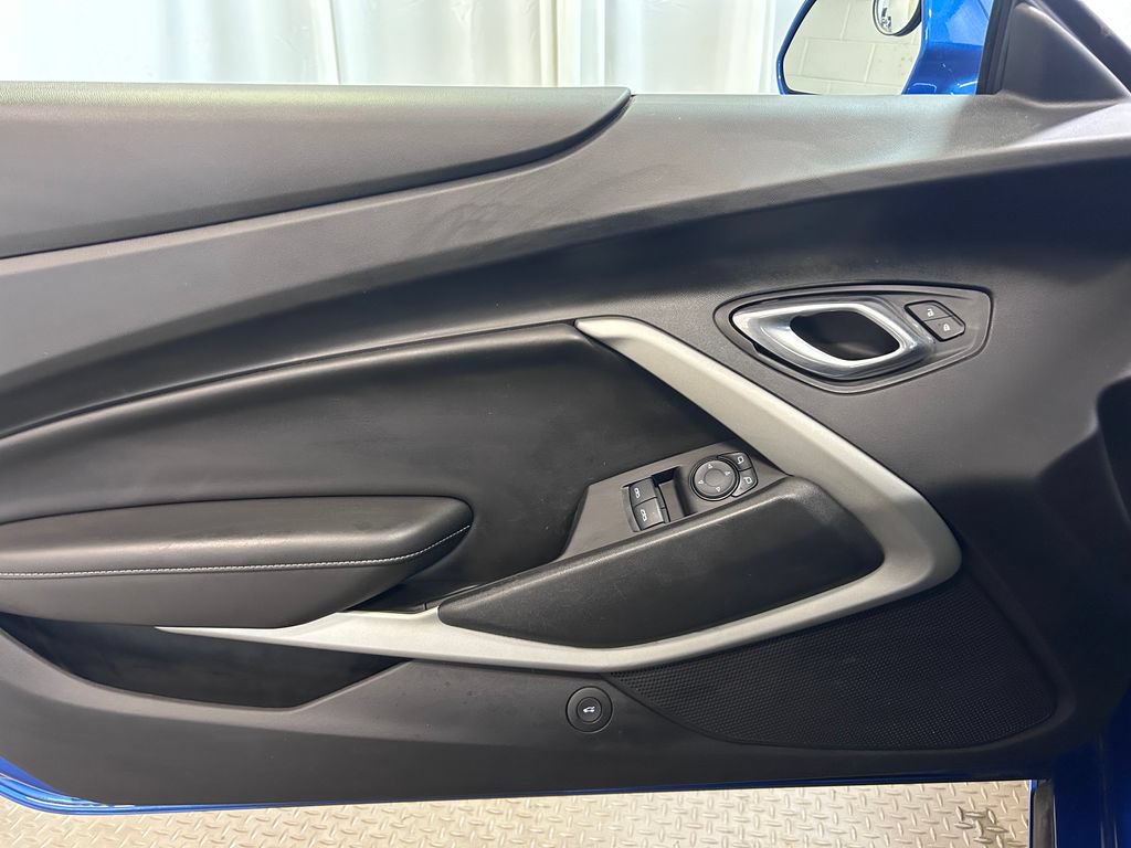 Used 2017 Chevrolet Camaro SS RWD image 4