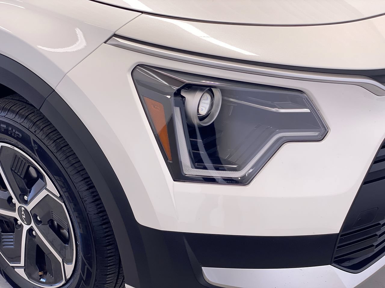 Certified 2025 Kia Niro LX FWD image 11