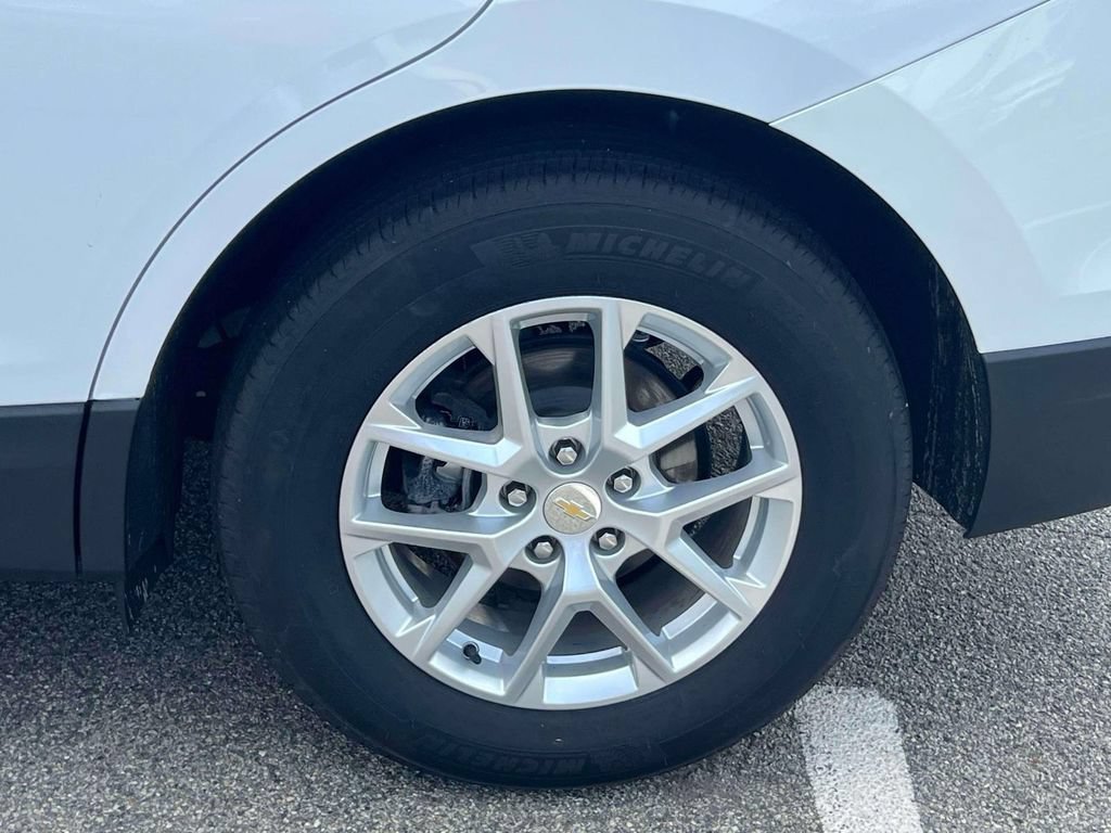 Used 2024 Chevrolet Equinox LS w/ Driver Confidence II Package FWD image 9