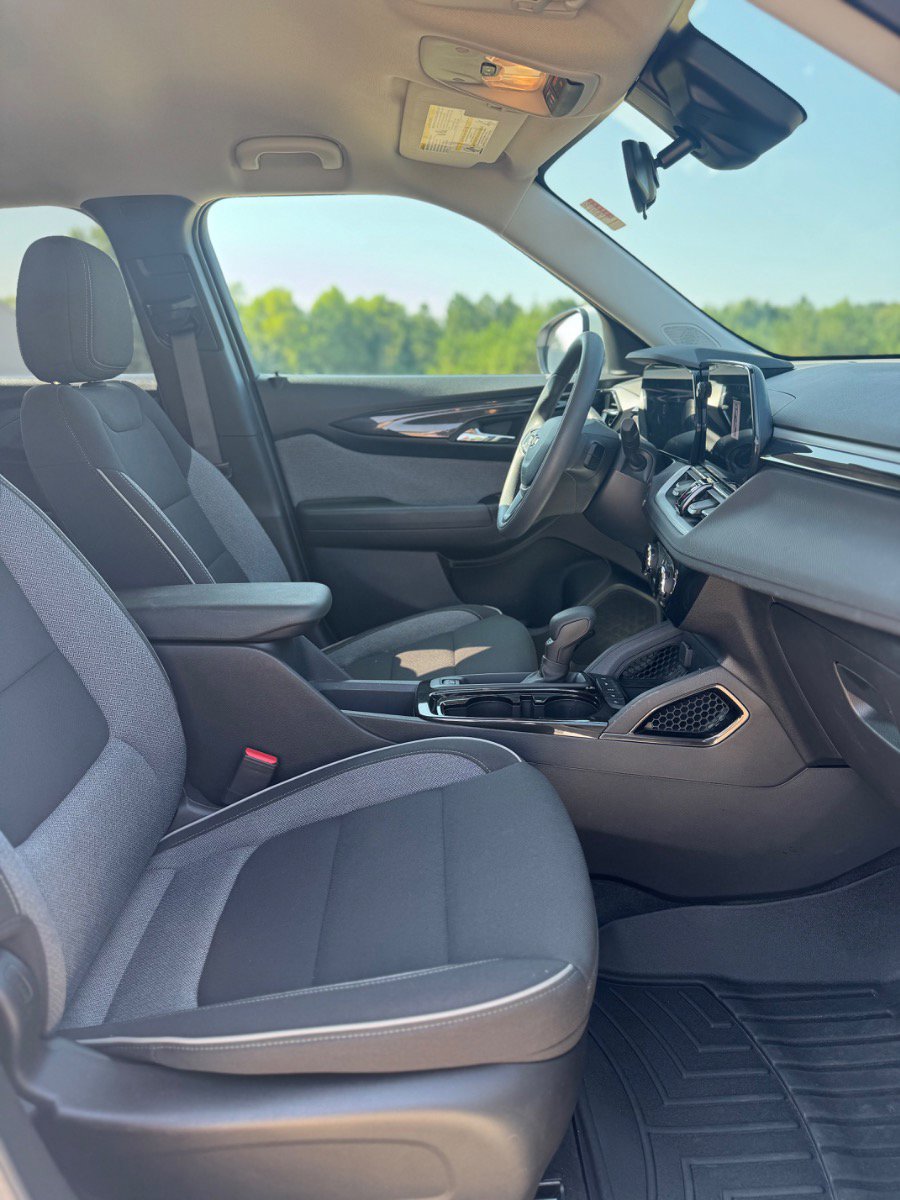Used 2024 Chevrolet TrailBlazer LT w/ Driver Confidence Package image 18